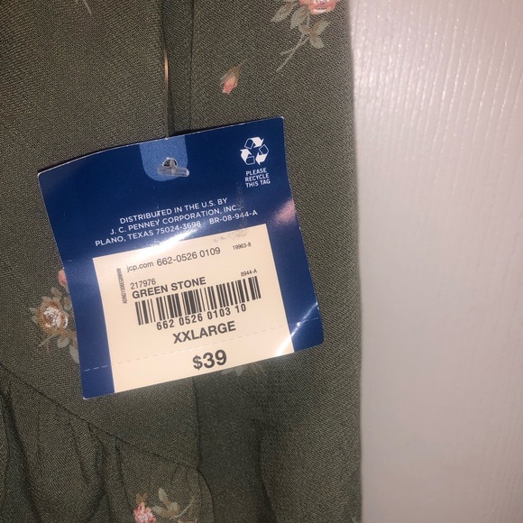 NWT Arizona Jeans Co Green Army Floral V-neck Crop Top XXL - Picture 3 of 6